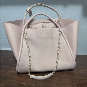PINK Itzy Ritzy diaper bag 

LIMITED EDITION
Itzy Ritzy Blush Pink Tote W/Gold